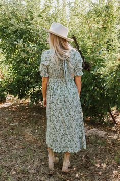 This floral fabulousness from Pink Desert really revs up a wardrobe! It's ideal for a family photoshoot, dinner rendezvous, or a fun night out. The light green hue will have your wardrobe feeling like autumn! So be the star of the show in THE WUTHERING HEIGHTS DRESS IN FALL FLORAL! Paired with The Free People New Frontier Boots Sweetheart neck Half sleeves Textured crinkle fabric Midi length Flowy skirt Adjustable tie on collar Not lined, slip not required Pink Desert Brand 100% polyester Hand w Fall Garden Party Dress With Short Sleeves, Modest Flowy Floral Dress For Garden Party, Modest Fitted Maxi Dress For Garden Party, Modest Floral Dress For Brunch, Fitted Dress For Garden Party Day Out, Fall Garden Party Midi Dress With Short Sleeves, Fitted Modest Maxi Dress For Brunch, Modest Fitted Floral Dress For Garden Party, Modest Green Floral Print Dress