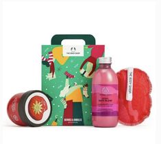 The Body Shop Berries & Bubbles Bath Ritual Gift Set. Body Yogurt, Oval Bath, Organic Almond Milk, Bubble Christmas, Strawberry Juice, Bath Gift Set, Strawberry Yogurt, Bath Sponge, Bath Gift