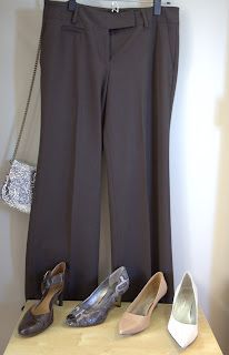 Nude Shoes Outfit, Grey Trousers Outfit Women, Womens Black Slacks, Grey Pants Outfit, Slacks Outfit, Dark Brown Pants, Taupe Shoes