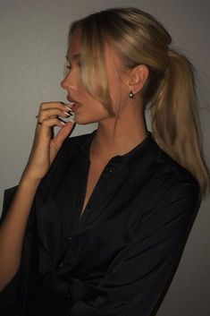 Bun Hairstyle Aesthetic, Modele Fitness, Blonde Hair Looks, Long Hair With Bangs, Brown Blonde Hair, Happy Healthy, Grunge Hair, Homecoming Hairstyles