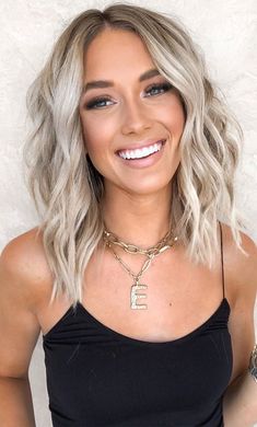 Platinový Blond, Hottest Hairstyles, Blonde Hair Shades, Short Layered Haircuts, Blonde Hair Looks, Brown Blonde Hair, Haircuts For Fine Hair, Short Blonde Hair, Cool Hair Color