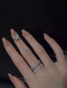 Simplistic Jewelry, قلادات متدلية, Hand Jewelry Rings, Hand Chain Jewelry, Edgy Jewelry, Expensive Jewelry Luxury, Fancy Jewellery Designs, Jewelry Accessories Ideas