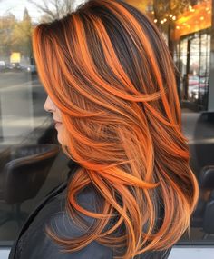 Classic bright copper streaks, offering a vibrant and dynamic appearance. Ideal for a bold and playful style. 2 Tone Hair Color, Copper Streaks, Copper Orange Hair, Copper Hair Color Ideas, Red Hair Looks, Red Streaks, Layer Cut, Vivid Hair Color, Cute Hair Colors