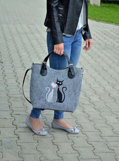 Gray felt elt tote purse for women. Elegant and stylish bag made from high quality felt and faux leather with embroidery. The bag is large and lightweight - perfect for carrying everything in your everyday life. Includes internal pockets for mobile phone and other small items. * Made with Felt, Soft ,Comfortable * Sustainable, renewable and biodegradable * Unique designed Dimensions: height: 30 cm (11.8 in) max width: 40 cm (15.7 in) handles: 47 cm (18.5 in) strap: 125 cm (48 in) Visit my shop f Cat Design Shoulder Satchel, Cat Design Satchel Bag For Everyday Use, Everyday Satchel Bag With Cat Design, Rectangular Cat Print Bag For Everyday Use, Everyday Rectangular Shoulder Bag With Cat Print, Cat Design Shopping Bag, Cat Design Shopping Bags, Cat Design Tote Shoulder Bag, Everyday Cat Design Satchel Bag