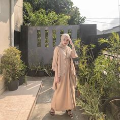 Gawn Dress, Dress Wisuda, Ootd Lebaran, Bee Fashion, Dress Kondangan, Cute Formal Dresses, Kebaya Muslim, Kebaya Dress