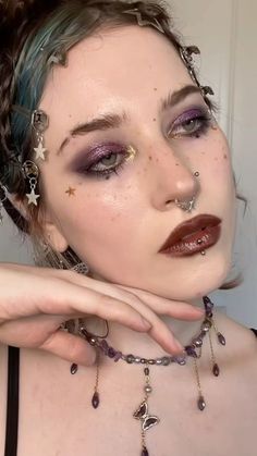 Eyeshadow Looks Pale Skin, Pink Floyd Makeup Ideas, Purple New Years Makeup, Eyeshadow Looks For Pale Skin, Witchy Aesthetic Makeup, Aesthetic Witch Makeup, Stevie Nicks Makeup Inspiration, Erethreal Makeup, Purple Witchy Makeup