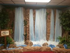 an indoor waterfall is shown in the middle of a room with red carpet and walls