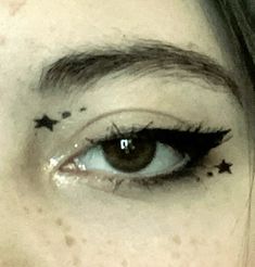 Makeup With Stars Stamp, Eyeliner For Wide Eyes, Found Heaven Tour Makeup, Aesthetic Eyeliner Ideas, Star Eyeliner Stamp Looks, Star Makeup Eyeliner, Simple Egirl Makeup Ideas, Eyeliner Stars Makeup, Liner Ideas Eye