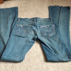 Light Wash Bebe Jeans. Size 25. Rhinestone On Back Pockets. No Stones Missing. Brand New With Tags Comes With Replaceable Stones Thirteen 2003, Y2k Fits, Rhinestone Jeans, Blue Flare Jeans, Premium Denim Jeans, Low Rise Flare Jeans, Flare Denim Jeans, Long Jeans