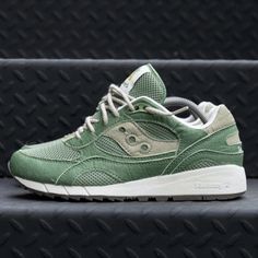 New With Box - 100% Authentic Green Low-top Running Shoes With Vented Sides, Green Lace-up Sneakers With Vented Sides, Casual Green Running Shoes With Vented Sides, Saucony Shadow, Cleats Shoes, Saucony Shoes, Pink Running Shoes, Trail Shoes, Sneakers Blue