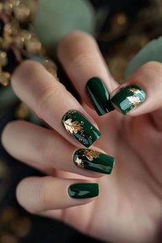 Nail Art Vert, Thanksgiving Nails Design Fall, Dark Green Nails, Fall Gel Nails, Green Nail Designs, Holiday Nail, Glow Nails, Thanksgiving Nails, Fall Nail Art