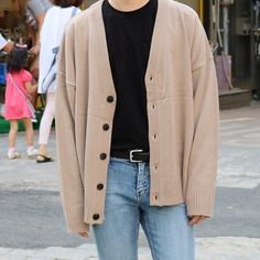 Beige Cardigan Outfit Men, Beige Cardigan Outfit, Beige Jacket Outfit, Aesthetic Clothes Men, Outfit Cowok, Nude Shirt, Kpop Fashion Men, Pine Wardrobe, Shirt Outfit Men