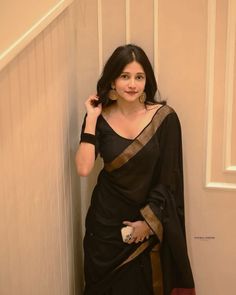 Black Sari Look, Saree For Traditional Day In College, College Saree Look, Traditional Day Outfit For College, Traditional Day Outfit For College Saree, Black Saree Aesthetic, Farewell Sarees Colleges, Sarees For Farewell, Onam Outfits