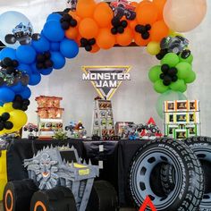 Arco orgánico de globos, candy bar monster jam Monster Trucks Party Ideas, Monster Truck Birthday Balloon Arch, Monster Jam Trunk Or Treat, Monster Jam Birthday Party Ideas Diy, Monster Jam Backdrop, Monster Jam Birthday Decorations