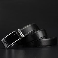 This leather suit belt for men, model Tamaz, will give you an elegant and sophisticated look. Made of genuine leather, it features a width of 3.5 cm and an automatic buckle. Elevate your outfits with this belt and treat yourself to a timeless style! Elegant Black Belt For Business, Elegant Black Business Belt, Elegant Black Belts And Suspenders For Business, Elegant Leather Belt With Belt Clip, Elegant Business Belt With Clip, Black Self Belt For Business, Leather Suit, Belt For Men, Wrist Wear