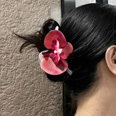 #clawcliphairstyle #claws #orchids #aesthetic #fashion #fashioninspiration #pinterest #viralpin #cleangirl #jewelry #accessories #accessoriesaesthetic Tropical Hair, Red Orchid, Butterfly Orchid, Red Orchids, Bridal Shower Party Favors, Flower Branding, Woven Headband, Hair Clips For Women, Girls Beach