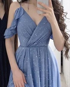 Prom Dress With Split, Baju Kahwin, Natural Make Up Looks, Blue Prom Dress, Dress With Split, Stunning Prom Dresses, Natural Make Up, Prom Dress Inspiration, Cute Prom Dresses