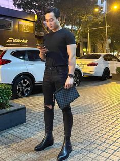 Black Outfit Men, Chelsea Boots Style, Sport Shirt Design, Gym Outfit Men, Mens Casual Dress Outfits, Guys Clothing Styles, Disco Outfit