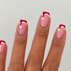 Christmas Nails 2023 Santa Hat, Santa Hat Nails Square, Santa Hat Acrylic Nails, Nails Christmas Designs Simple, Christmas Nails Simple Acrylic, Christmas Short Shellac Nails, Santa Hat Tip Nails, Cute Small Christmas Nails, Santa Hat Nails Design