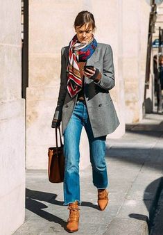 Oversized Blazer Street Style, Dress Like A Parisian, Blazer Street Style, Straight Leg Jeans Outfits, Denim On Denim, Outfit Jeans, How To Wear Scarves