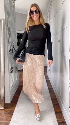 Sequin Skirt Outfit Casual, Hayley Karseras, Sequin Skirt Outfit, Skirt Outfit Casual, Style Hacks, Clothing Staples, Classy Work Outfits, Fashion 2024, Casual Chic Outfit