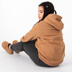 Add some fluff to your lounge look with the new Rey UGGfluff™ Logo Hoodie from UGG®! This super-cozy sweatshirt sports a drawstring hood, front kangaroo pocket, and UGG® logo in fluffy boucle knit on the chest. Amira (she/her) is 5' 1" and wearing a size Medium. Her bust measures 34" and her waist 27" Trade Logo, Boucle Knit, Lounge Looks, Chestnut Brown, Classic Boots, Cozy Sweatshirts, Womens Uggs, Ugg Boots, High Quality Leather