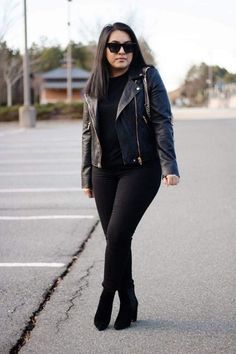 Leather Jacket Curvy Outfit, How To Style Leather Biker Jacket, Womens Leather Jacket Outfit Fashion Ideas, Leather Jacket Curvy, Plus Size Black Leather Jacket Outfits, Plus Size Black Leather Jacket, Plus Leather Jacket Outfit, Black Outfits Curvy, Plus Size Moto Jacket Outfit