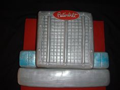 a cake made to look like an old fashioned radio set with the word patula on it