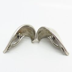 925 Sterling Silver Leaf Design Clip On Earrings Weight: 20.1g WELCOME TO PAWN SHOP We are an actual pawn shop and have been in business for over 25 years. Since 1990, our establishment has been serving a variety of clients by providing them with short term cash solutions and options of liquidity regarding their treasured heirlooms. Acknowledging that today′s customers are very sophisticated and are looking for a variety of investments, our acquisitions are hand-picked for our special clientele. Vintage Clip-on Earrings With Polished Finish For Anniversary, Vintage Style Clip-on Earrings With Polished Finish For Anniversary, Anniversary Vintage Clip-on Earrings With Polished Finish, Silver Clip-on Earrings With Polished Finish For Anniversary, Silver Polished Clip-on Earrings For Anniversary, Silver Hallmarked Clip-on Earrings For Anniversary, Silver Hallmarked Clip-on Earrings For Formal Occasions, Pawn Shop, Swirl Design