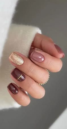 Fall Gel Polish Nail Designs, Mauve And Brown Nails, After Thanksgiving Nails, Thanking Nails, Brown Gel Nails Ideas, Gel Nails Polish Ideas, Autumn Nails Glitter, Minimalist Thanksgiving Nails