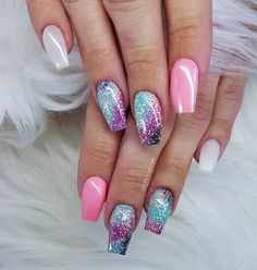 Spring Nails Ombre Glitter, Gorgeous Summer Nails, Summer Wedding Nails Guest 2023, Pink And Purple Nails Designs, Summer Glitter Nails, Purple Nail Art, Pink Glitter Nails, Fingernail Designs