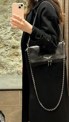 Zadig And Voltaire Bag Outfit, Zadig And Voltaire Aesthetic, Outfit Total Black, Zadig Voltaire Bag, Zadig And Voltaire Bag, Gold Zadig Bag, Zadig And Voltaire Rocky Bag, Zadig And Voltaire Bag Gold