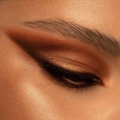 Shop Natasha Denona's Mini Bronze Eyeshadow Palette at Sephora. This palette features five warm-toned, creamy matte and metallic finishes. Bronze Makeup Look, Bronze Eye Makeup, Bronze Palette, 70s Makeup, Bronze Eyeshadow, Bronze Makeup, Eyeshadow Base, Brown Makeup