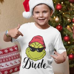 Grinch Shirt, Dr Seuss Books, Grinch Shirts, The Dude, Cadeau Photo, Grinch Stole Christmas, Grinch Christmas, The Grinch, Christmas Books