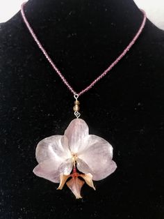 ☀️ Embrace the timeless beauty of orchids with this captivating handmade necklace! This exquisite necklace is more than just an accessory; it's a wearable work of art that captures the elegance and sophistication of orchids. Unlike traditional dried flowers, the orchid in this necklace is preserved in crystal-clear resin, ensuring its long-lasting beauty! Here's what makes this necklace special: Uniquely handcrafted: I cultivate and preserve the orchids myself, ensuring each necklace is a one-of-a-kind creation. You won't find another piece exactly like it! Timeless orchid design: The orchid's graceful silhouette and vibrant colors add a touch of sophistication and elegance to any outfit. Durable resin pendant: The crystal-clear resin encasing the orchid protects it from damage, ensuring y Etsy Necklaces Unique, Dried Flower Necklace, Orchid Necklace, Orchid Jewelry, Flower Resin Jewelry, Diy Jewlery, The Orchid, Bridesmaid Gifts Jewelry, Jewelry Lookbook