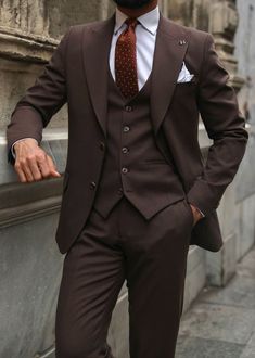 Chocolate Brown Groomsmen Attire, Mens Suits Brown, Brown Mens Suit, Mens Suit For Wedding, Wedding Dresscode, Brown Groomsmen, Engagement Suits, 3 Piece Suit Men