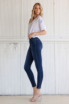 High Rise Classic Skinny Jeans Mid Waist Jeans, 70s Women, Denim Trends, Classic Jeans, Denim Branding, Jeans For Sale, Girls Jeans, Flare Jeans, Gq