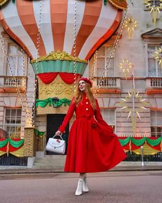 Discover festive London Christmas outfit ideas and holiday activities. From stylish winter wear to iconic attractions, get inspired for a magical season in the city. Simple Christmas Outfits, Christmas In London