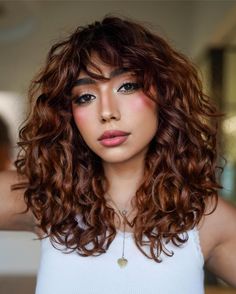 Embrace Your Waves: 34 Curly Shag Haircut Ideas for a Chic 2024 Look Airy Hair, Bob Riccio, Gabor Wigs, Dark Curly Hair, Layered Curly Hair, 2023 Hair, Colored Curly Hair