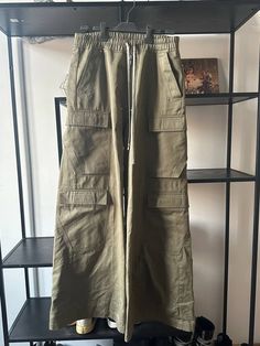 Rick Owens Bella Cargo Green Rick Owens Menswear, Men's Bottoms, Rick Owens Men, Rick Owens Drkshdw, Youtube Logo, Rick Owens, Mens Bottom, Casual Pants