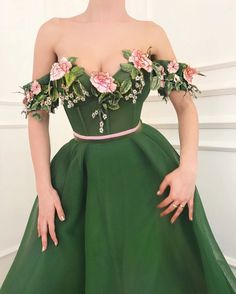 Ivy Hall Gown | Teuta Matoshi Prom Dress Green, Prom Night Dress, Green Prom Dresses, Teuta Matoshi, Green Evening Dress, Prom Dresses Elegant, Green Prom, Beauty Dress, Green Prom Dress