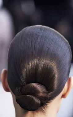 Bridal Chignon, Wet Look Hair, Hair In A Bun, Runway Hair, Peinados Recogidos, Slick Back, Slicked Back Hair, Low Bun, Slick Hairstyles