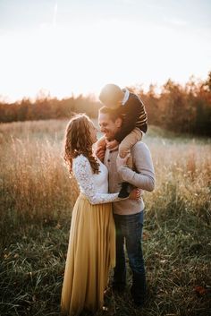 Ikea Baby, Outdoor Family Photoshoot, Lifestyle Family Session, Cute Family Photos, Fall Family Photo Outfits