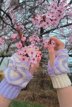 Crochet Hand Gloves, Cute Crochet Hand Warmers, Crochet Hand Warmers Aesthetic, Fingerless Gloves Aesthetic, Strawberry Gloves Crochet, Powerpuff Heart, Heart Fingerless Gloves, Crochet Flower Fingerless Gloves, Heart Fingerless Gloves Crochet