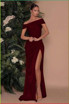 Red Evening Dresses Elegant Long Sleeves, Red Wine Dress Bridesmaids, Dark Red Gown Elegant, Long Red Formal Dress, Graduate Dresses, Long Dark Red Dress, Prom Dress Outfits, Off Shoulder Red Dress, Prom Dress Pretty