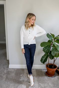 How to Wear White Boots (15 Outfit Ideas) Shirt Knot