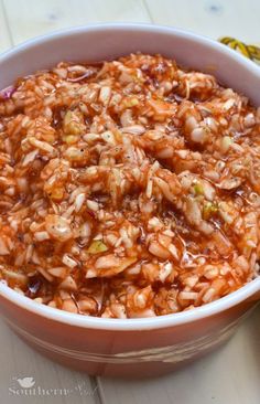 a bowl full of bbq red slaw with the title above it reads, how to make bbq red slaw