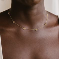 Flower Child Necklace by Caitlyn Minimalist Flower Charm - Etsy Bohemian Gold Jewelry, Sideways Initial Necklace, Dainty Initial Necklace, Minimalist Flower, Charm Choker Necklace, Minimalist Flowers, Kids Necklace, Initial Jewelry, Station Necklace