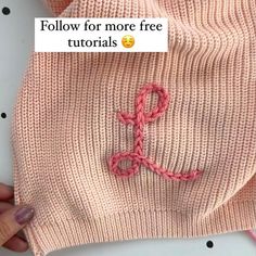 someone is knitting a pink sweater with the word'follow for more free instructions '