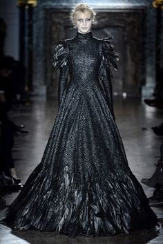 .Moda de Subculturas - Moda e Cultura Alternativa.: Gareth Pugh: Inverno numa Floresta Sombria Kampot, Gareth Pugh, Fantasy Gowns, Black Gown, Fantasy Fashion, Dark Fashion, Yohji Yamamoto